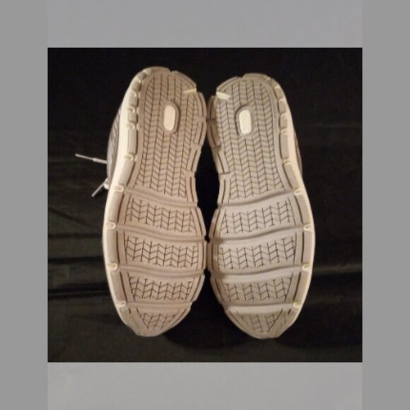 BROOKS Addiction Walker Suede Shoes - Picture 8 of 10